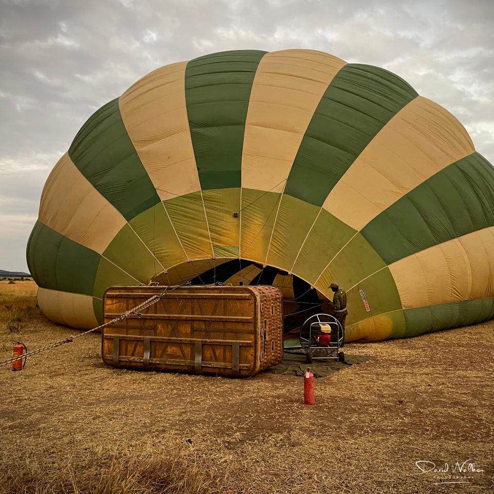 Preparing the balloon, Western Serengeti
